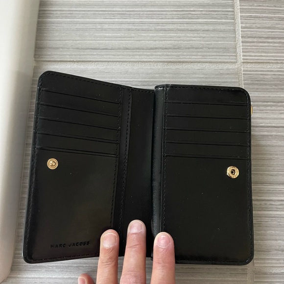 Marc Jacobs Topstitched Compact Zip Wallet - Picture 3 of 12